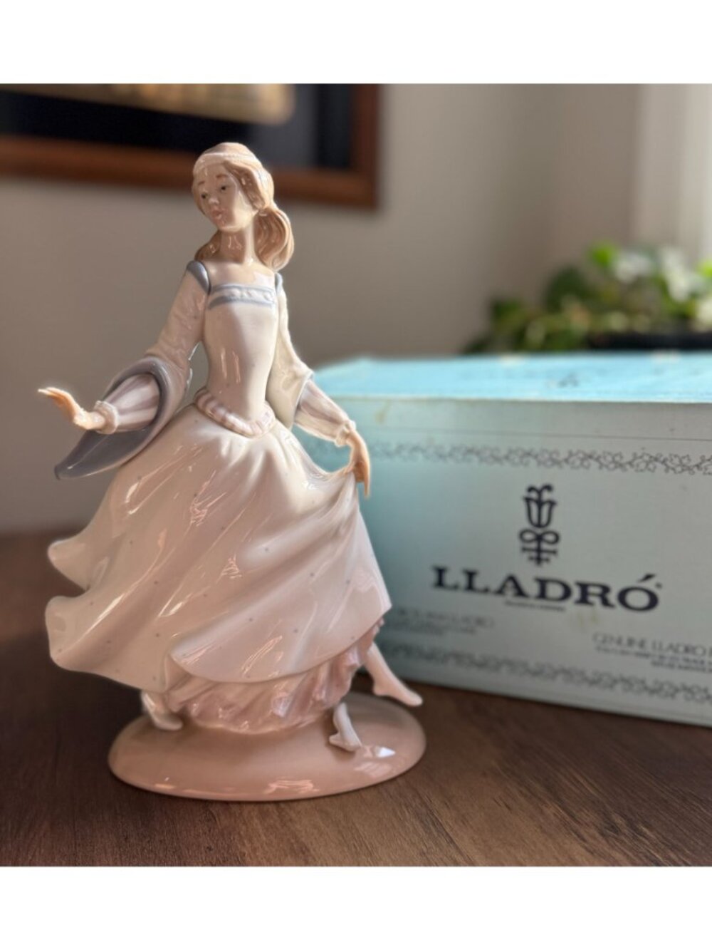 Vintage 1980s Lladro Cinderella Figurine With Original Box - Picture 5 of 7
